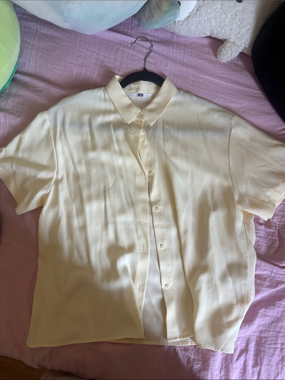 Uniqlo Cream Short-Sleeve Casual Button-Down Shirt